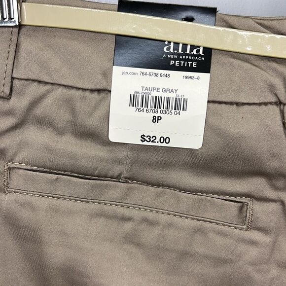 a.n.a A New Approach Women’s Petite Taupe Gray Bermuda Shorts with Belt Size 8P - Picture 3 of 8